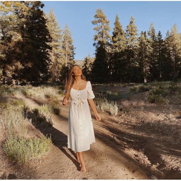 H&M Creped Dress Puff Sleeves
Square Neckline - Picture 4 of 13